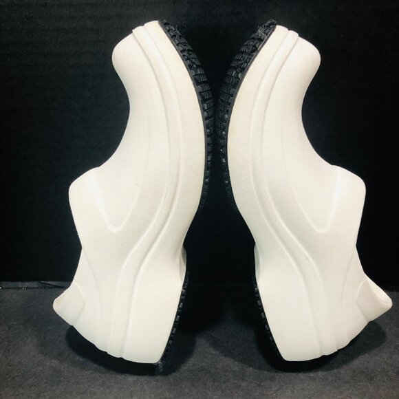 CROCS Women's 8 White Work Shoes Nurse Food Industry Non Slip - Picture 6 of 11